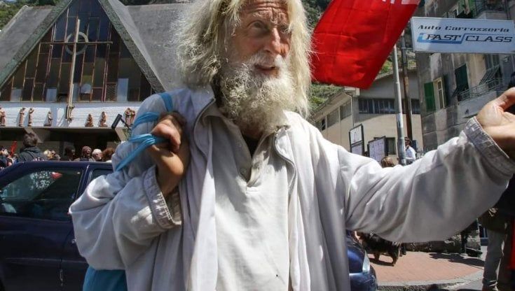 Morto Luciano, il pacifista che penetrò nella zona rossa del G8 a Genova