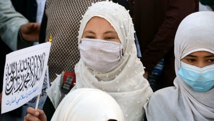Afghanistan, condanna di 6 Paesi occidentali ai talebani: "Riaprite le scuole per le ragazze"