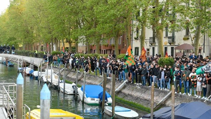 Venezia, il presidente dei gondolieri: "Siamo riemersi in Serie A. E ora grande festa promozione in Canal Grande"