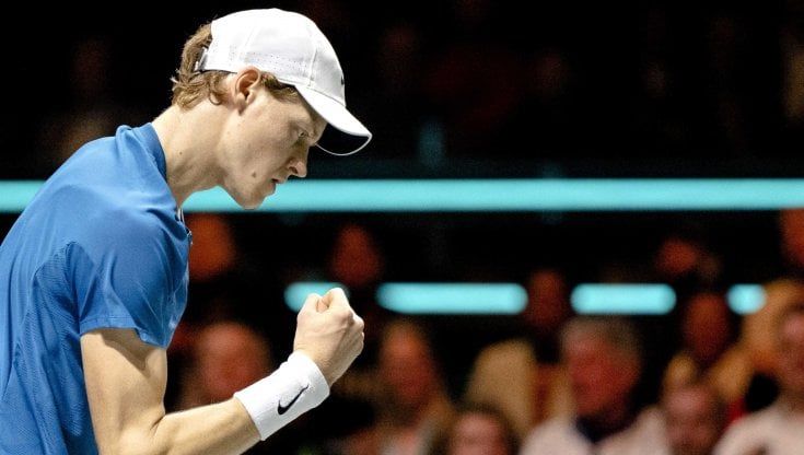 Sinner batte Tsitsipas a Rotterdam: quarti di finale e rivincita degli Australian Open
