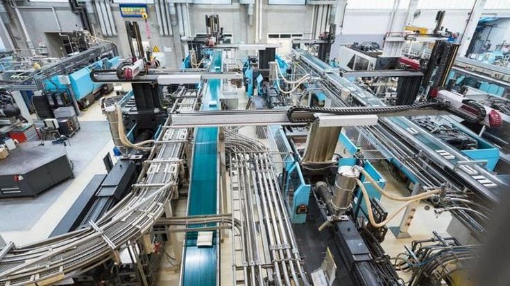 Il manifatturiero italiano rivede la luce con investimenti e domanda interna