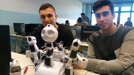Ecco il robot sommelier: creato dagli studenti di Biella, dà giudizi come un umano