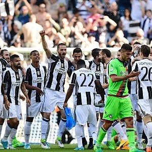Juventus ecco il sesto scudetto, ed è subito festa allo Stadium e in centro  
