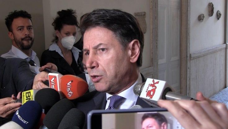 Armi all'Ucraina, non passa alla Camera l'ordine del giorno per fermarle. E anche il M5S vota contro
