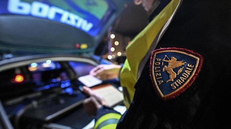 Retromarcia di Salvini sugli over 85 alla guida: “Non ci saranno limiti”