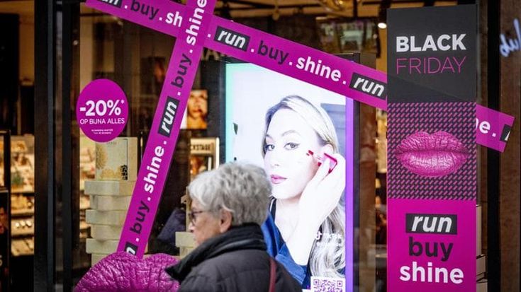 Black Friday, shopping in crescita ma consumatori più attenti: si punta a uno sconto del 40%