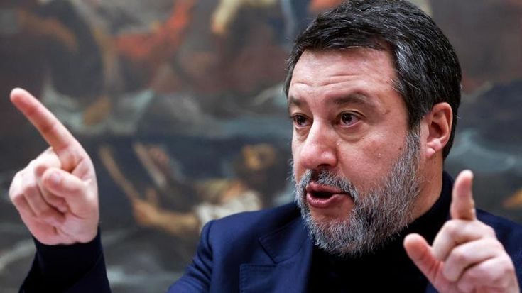 Referendum, gaffe di Salvini: “Con il sì i violenti di Torino sarebbero in carcere”. Ma non è così