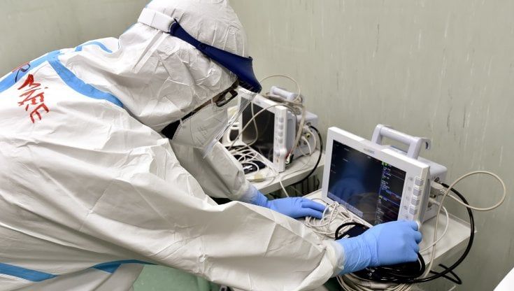 Parma, ondata Covid sugli ospedali: oltre 300 ricoverati. Più posti letto. Attività chirurgica programmata ridotta del 30%