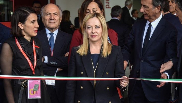 Meloni al Salone del Mobile: "Per creare manodopera non servono migranti, ma far lavorare di più le donne"