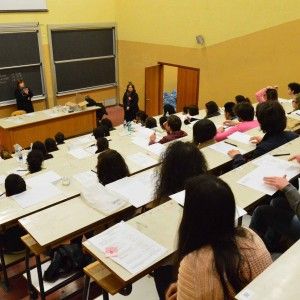 Numero chiuso: in italia i medici pi&ugrave; vecchi, ma continua la stretta sulle lauree
