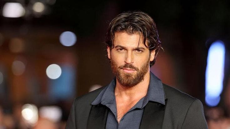 Can Yaman e le polemiche con i fan sui social: “Sono brutto, drogato e alcolizzato”