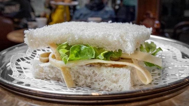 Platti, i tramezzini e l’arte torinese del lamentarsi