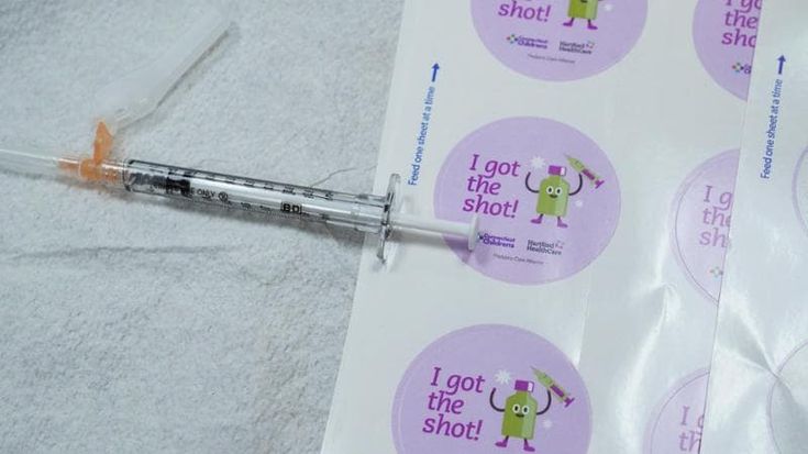 Covid e influenza, il vaccino si farà in coppia. Nuova campagna per over 60 e fragili. Tutti i dubbi sull’organizzazione