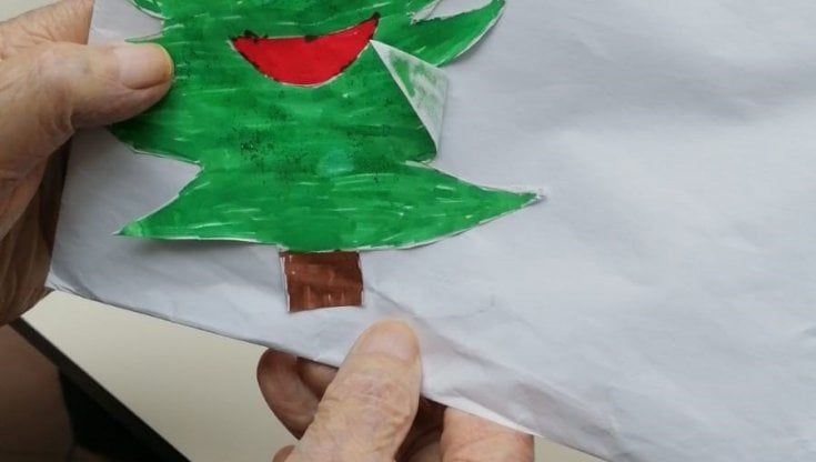 Prato, "Ciao nonni, il mondo fuori vi pensa...": lettere e auguri, fermoposta Rsa