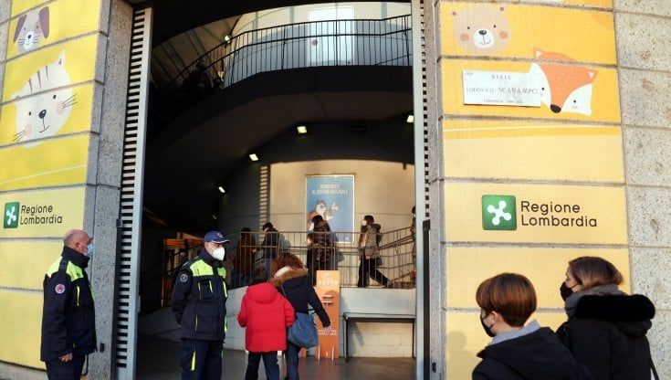 Covid in Lombardia, il bollettino del 20 gennaio: 33.676 nuovi positivi e 131 decessi, aumentano i ricoveri