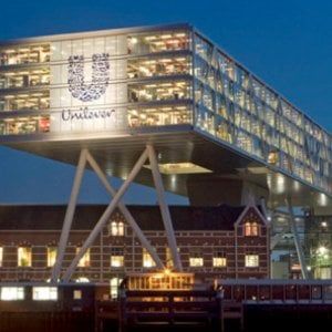 Maionese e saponi insieme: Kraft punta al colpo grosso, 143 miliardi per Unilever