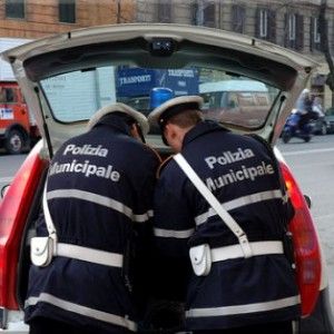 Ostia, investito sulla litoranea: caccia al pirata della strada