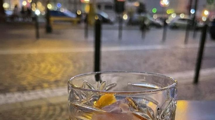 Ma a chi piace fare l’aperitivo in un parcheggio