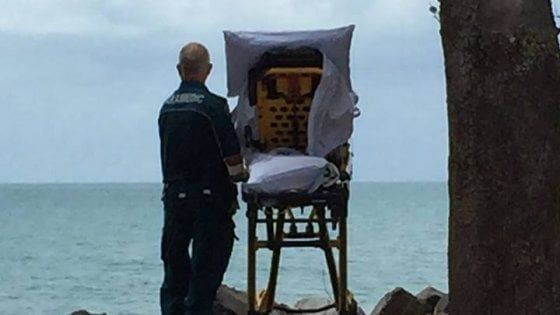Australia, vuole vedere il mare prima di morire. E l'ospedale realizza il suo sogno