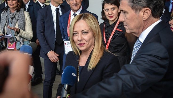 Il governo Meloni sgonfia il Reddito e taglia 3 miliardi all'anno