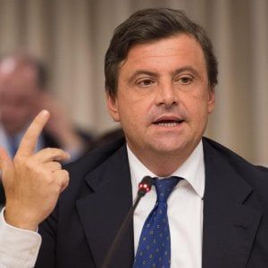 Calenda: "Alitalia, Lufthansa deve alzare l'offerta"