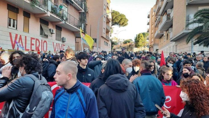 Valerio Verbano, a 42 anni dall'omicidio centinaia di ragazzi sfilano al Tufello per il 18enne senza giustizia