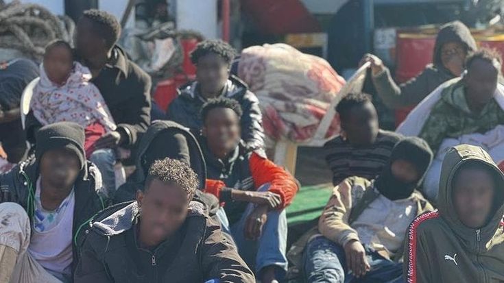 Da 5 giorni bloccati su una nave commerciale. I 108 naufraghi della Maridive che nessuno vuole