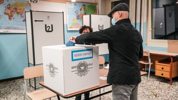 L'asse Pd-M5s in Sicilia vince ancora, nella destra spaccata si salvano solo i forzisti