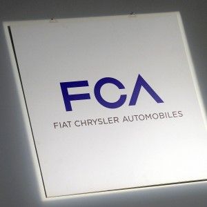 Fca fa il prezzo di azioni e convertendo. Il titolo gi&ugrave;, Consob vigila