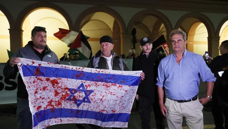 Forza Nuova, manifestazione anti Israele. Contro corteo di sindacati e attivisti: “Fuori i fascisti”