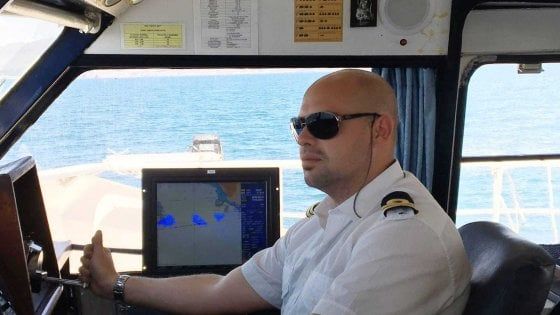 Al timone a 27 anni, è Fulvio D’Alessio il comandante più giovane del golfo di Napoli