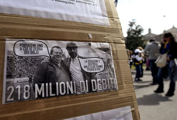 La protesta dei tifosi nelle foto di Marco Vasini