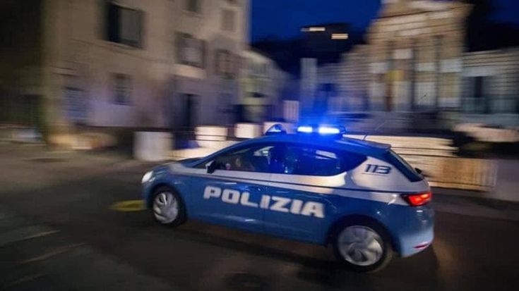 Brescia, imprenditore minacciato e picchiato per le password dei suoi conti on line: nove arresti