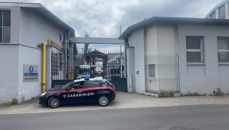 Incidenti sul lavoro, sei indagati per l'operaio morto nella fabbrica di Busto Arsizio