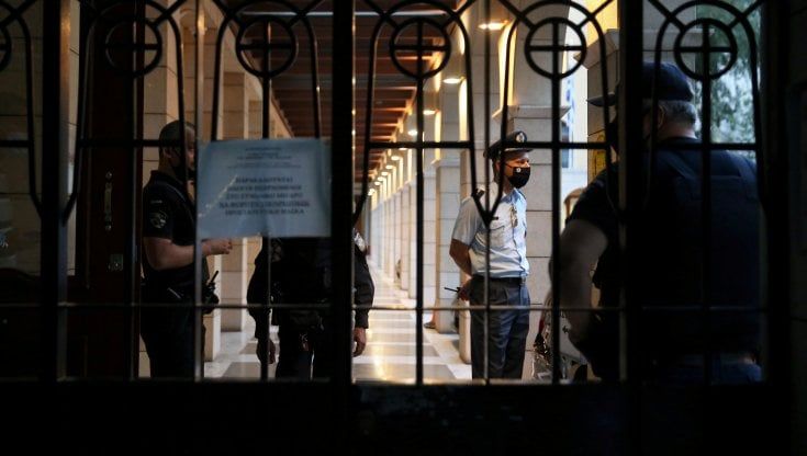 Grecia, attacco con l'acido nel monastero: un monaco aggredisce sette vescovi