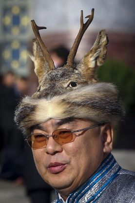 Cina, i copricapo dei delegati comunisti
