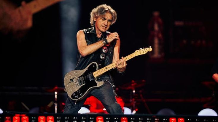 La notte olimpica di Ligabue: “Un grido contro i massacri”