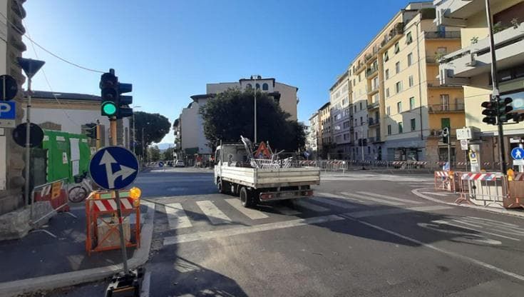 Viabilità, completata la rivoluzione di via Mannelli tra code, inchiodate e momenti di apprensione