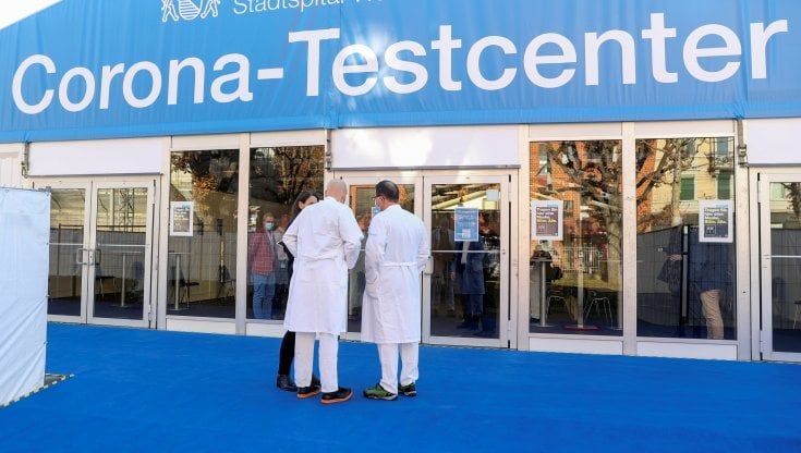 Covid, dalla Svizzera provocazione shock: "Per i negazionisti niente terapia intensiva"