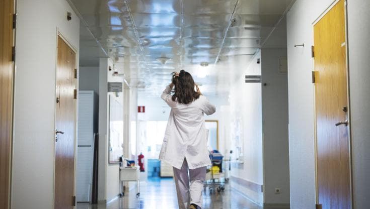 Negli ospedali pubblici 300 medici in fuga: “Le dimissioni superano le pensioni”