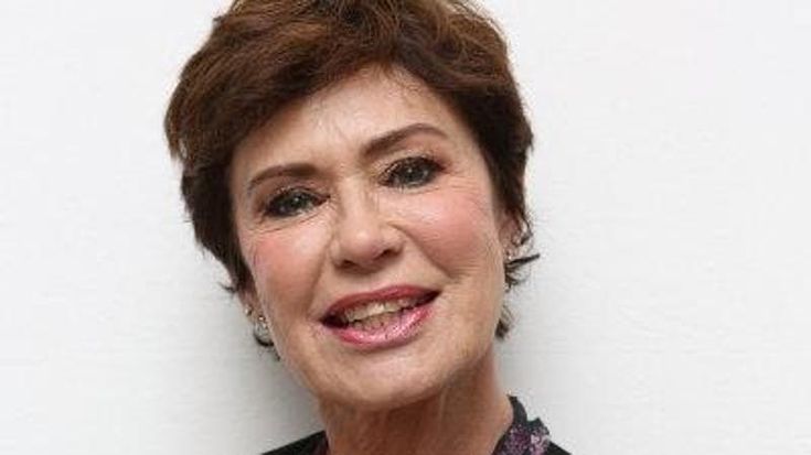 Corinne Cléry: “Schiaffi e violenze da mio figlio, ho diffidato lui e Serena Grandi”