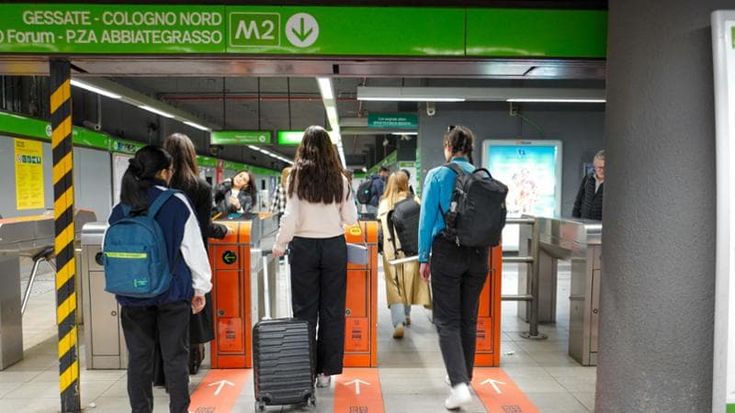 Primo Maggio, gli orari dei mezzi pubblici e i supermercati aperti a Milano