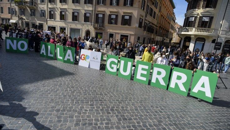 Sondaggi politici, preoccupati per la guerra gli italiani preferiscono la pace al condizionatore