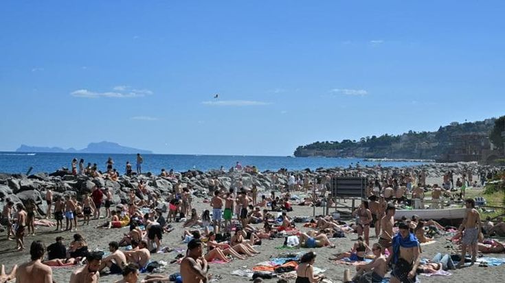 Posillipo, spiagge ancora senza i lidi: verifiche per il rilascio delle concessioni
