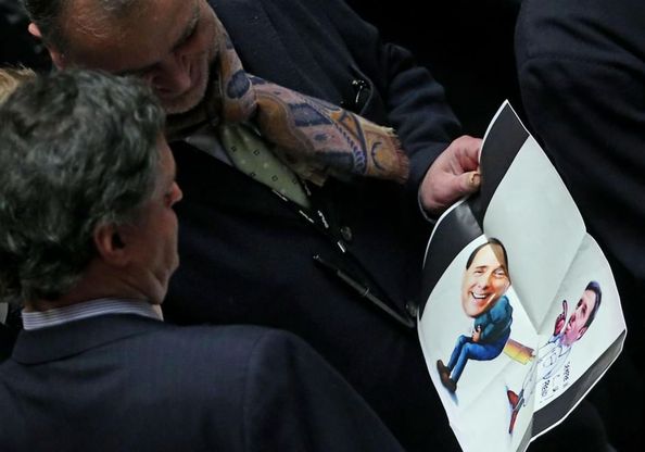 Quirinale: Silvio, Renzi e il mattarello, le vignette della Lega