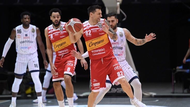 Basket, Serie A: colpo Pesaro a Bologna, battuta 79-77 la Fortitudo
