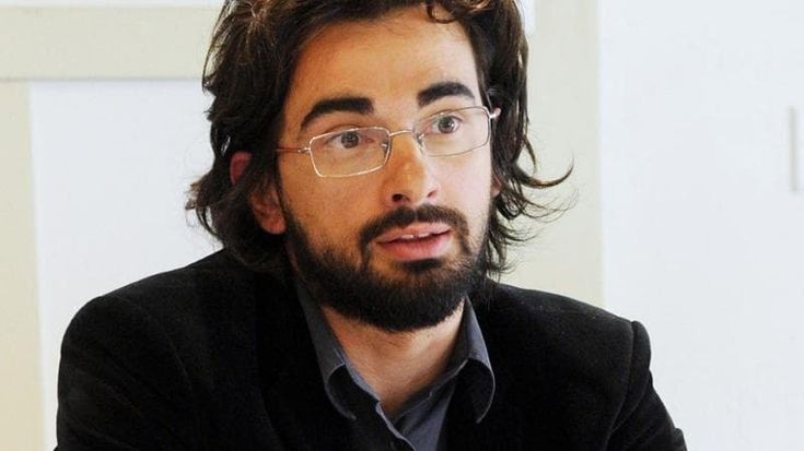 Il prof nella trincea d’agosto: “Lo studio e l’aria condizionata, poco caffè e più sali minerali”