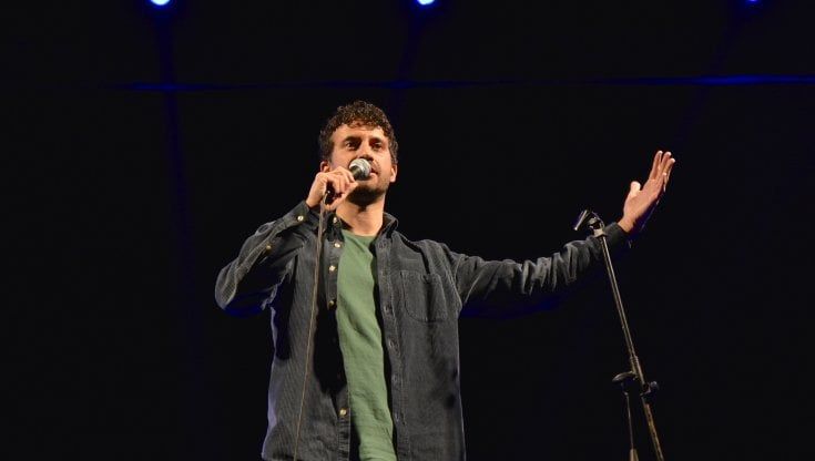 La proposta di Edoardo Ferrario: "Troppi comici ovunque: serve una patente per farlo"
