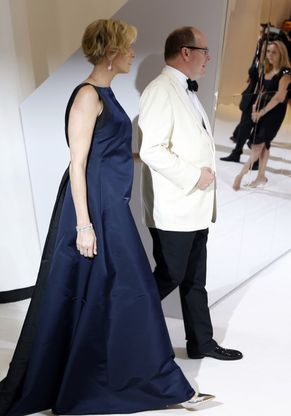 L'elegante pancione di Charlene di Monaco: prima foto da futura mamma al Gala