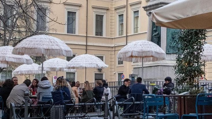 Movida Cinque Vie, chiesto maxi risarcimento al Comune: “50 euro a notte a persona, 292mila totali”